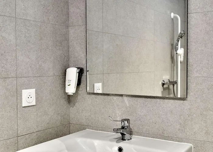 Kyriad Direct Sud - Yzeure Moulins (Allier)