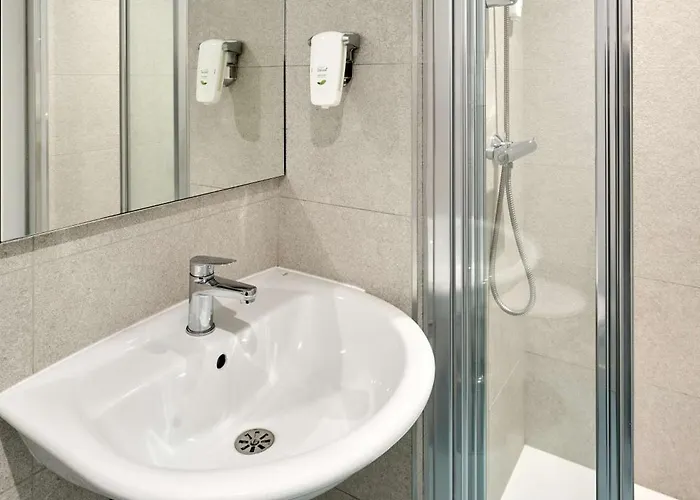 Kyriad Direct Sud - Yzeure 2*