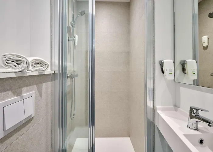 Kyriad Direct Sud - Yzeure Moulins (Allier)